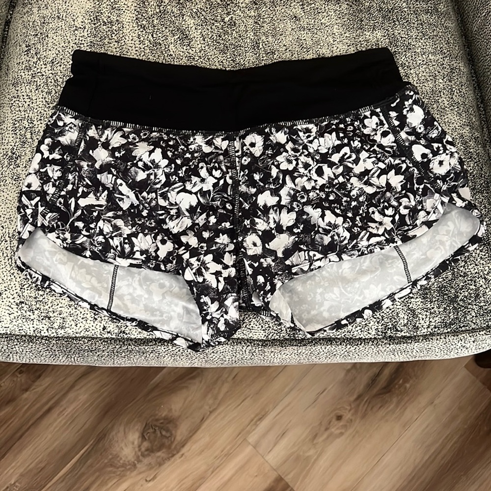 Lululemon Speed Up low rise short 2.5 inch
